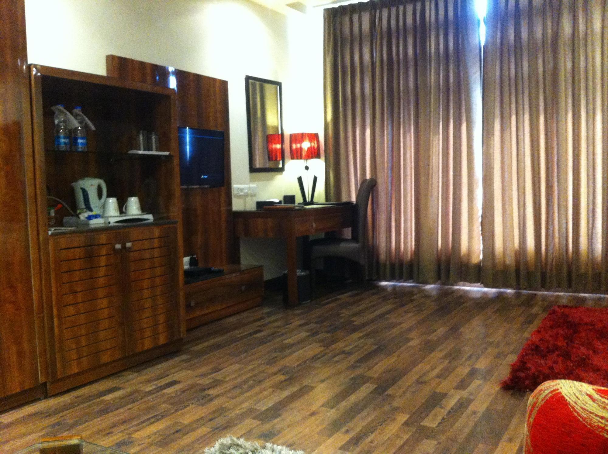 One Earth Avaas Otel Amritsar Dış mekan fotoğraf