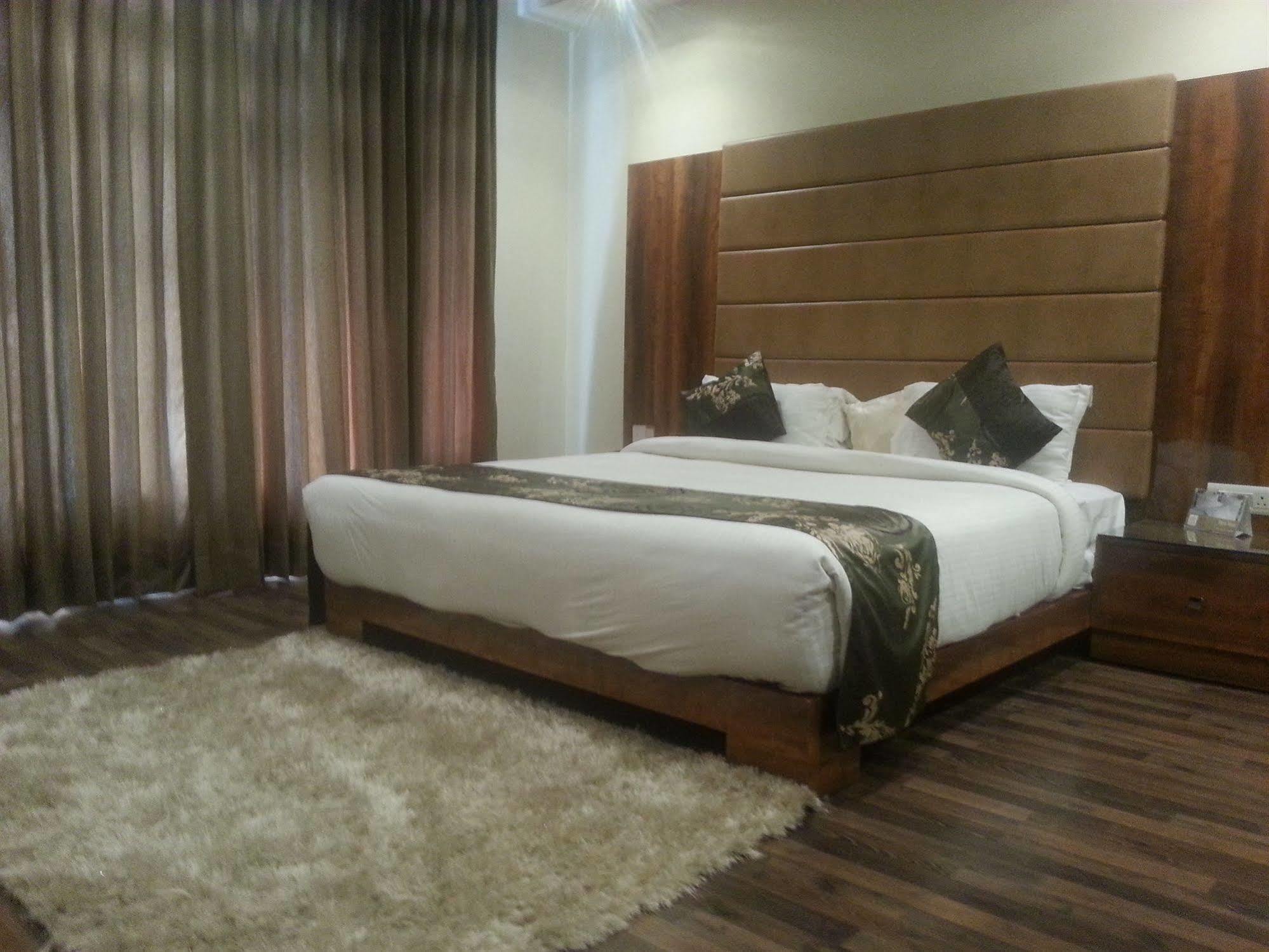 One Earth Avaas Otel Amritsar Dış mekan fotoğraf
